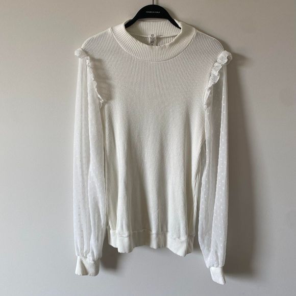 B Tops - Women's Long Sleeve White Sweater Size Medium